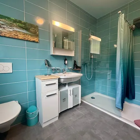 Pour Tous אורחן